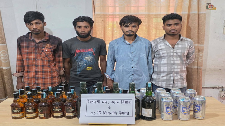 কুমিল্লায় পুলিশের অভিযানে বিদেশি মদ ও ৮কেজি গাঁজাসহ আটক ৭