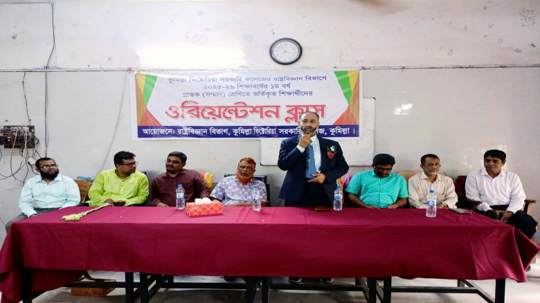 নবীনদের পদচারণায় মুখর ভিক্টোরিয়া কলেজ