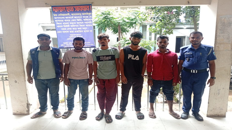 এসআই বাদনের অভিযানে চো'র'চক্রের ৪ সদস্য আটক