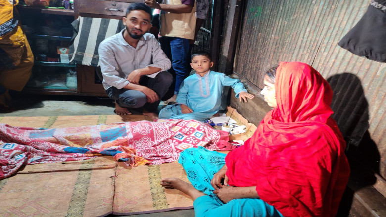 মায়ের হাত ধরেই হাঁটছিল, মুহূর্তেই ড্রেনে পড়ে মৃ'ত্যু