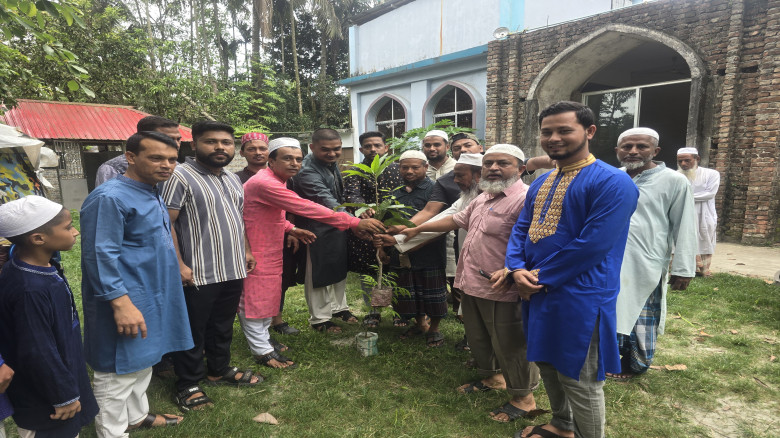 নাঙ্গলকোটে সি.ডি.এস এর পক্ষ থেকে বৃক্ষ র