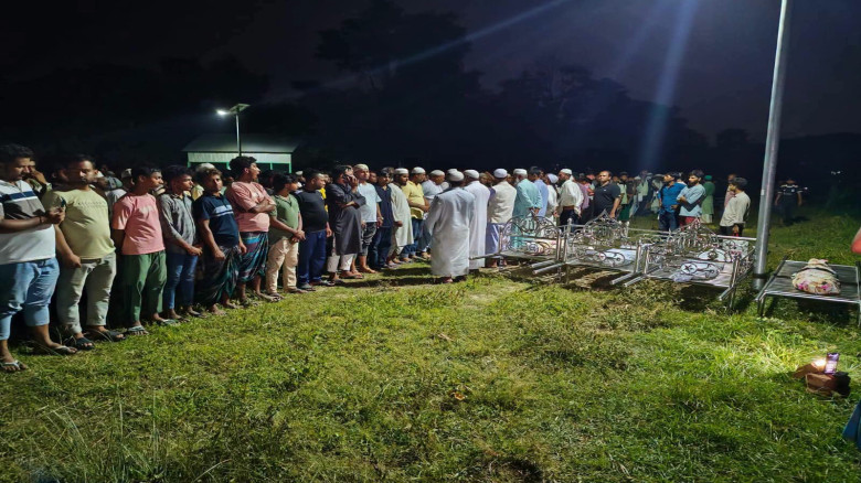 এক কবরস্থানে চিরনিদ্রায় মা ও তিন মেয়ে, অ