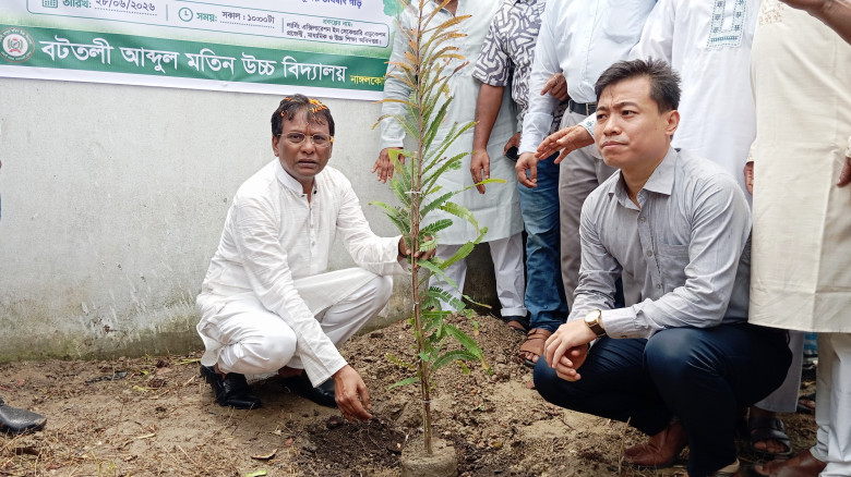 নাঙ্গলকোটের বটতলী উচ্চ বিদ্যালয়ে বৃক্ষরোপণ ও চারাগাছ বিতরণ