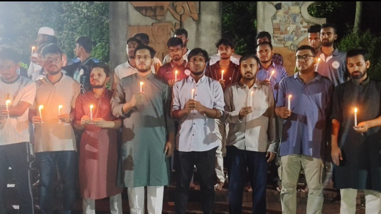 কুবিতে জুলাই স্মরণে ছাত্রশক্তির মোমবাতি প্রজ্বলন ও দ্রোহের গান