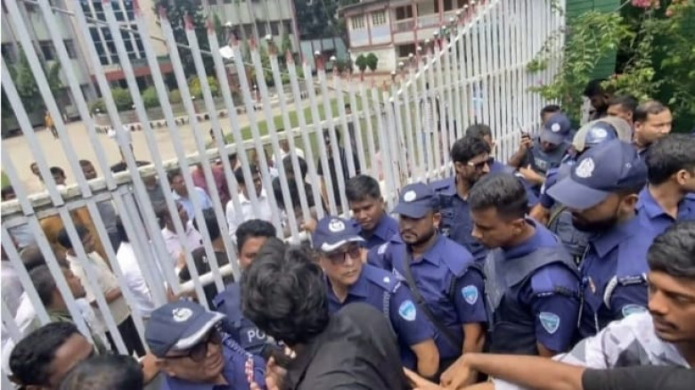 কুমিল্লা শিক্ষা বোর্ডের সামনে এইচএসসি পর