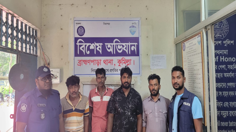 ব্রাহ্মণপাড়ায় পৃথক অভিযানে তিন পরোয়ানাভুক্তসহ চারজন গ্রেপ্তার