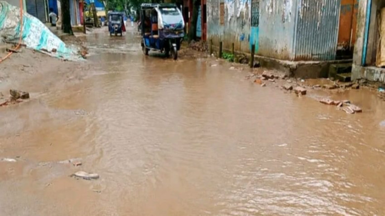 একটু বৃষ্টি হলেই ডুবে যায় ব্রাহ্মণপাড়া থ