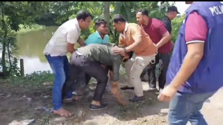 বিদেশি পি'স্তল ও গু'লিভর্তি ম্যাগাজিনসহ দাউদকান্দিতে গ্রেপ্তার মাহবুব সম্রাট