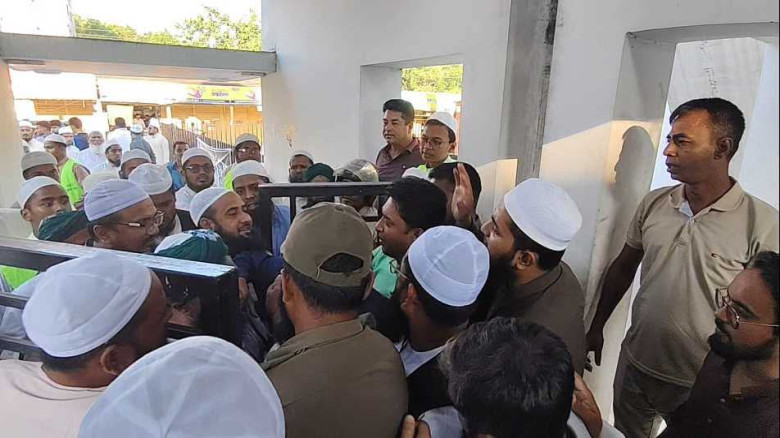 কুবিতে মুফতি ফয়জুল করিমকে প্রবেশের অনুমত
