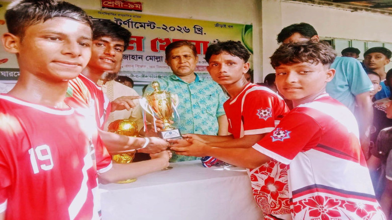 ঘাড়মোড়া হাইস্কুলে আন্তঃশ্রেণি ফুটবল ফাইন
