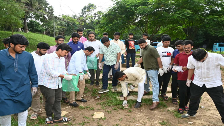 গণঅভ্যুত্থান দিবসে কুবি ছাত্রদলের পরিচ্ছ