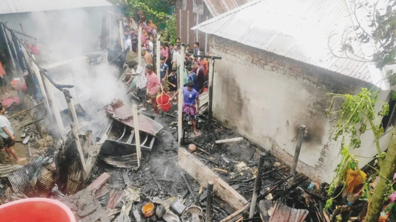 ব্রাহ্মণপাড়ায় শর্টসার্কিটের আগুনে কৃষকের