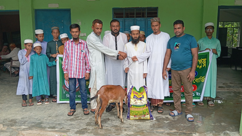 বেগম খালেদা জিয়ার ৮২তম জন্মবার্ষিকীতে দু'টি এতিমখানায় খাবার বিতরণ ও দোয়া মোনাজাত