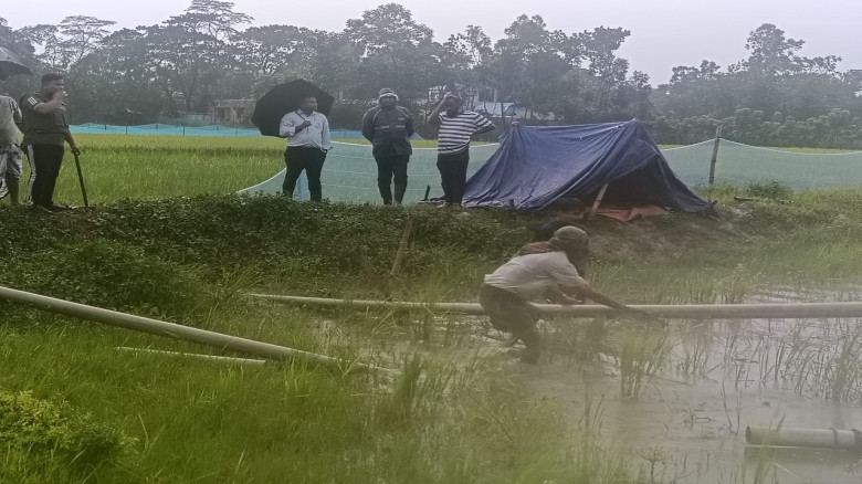 ঝড়-বৃষ্টি উপেক্ষা করে খেকুদের বিরুদ্ধে অভিযানে বরুড়া ইউএনও