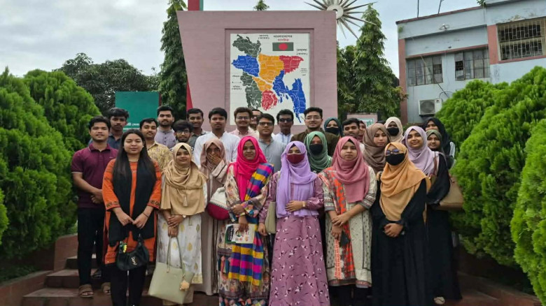 কুমিল্লা ভিক্টোরিয়া কলেজে শিষ্টাচার বিষয