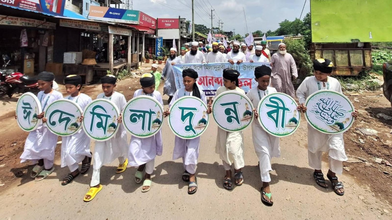 লালমাই উপজেলার বাগমারা বাজারে ঈদে মিলাদু