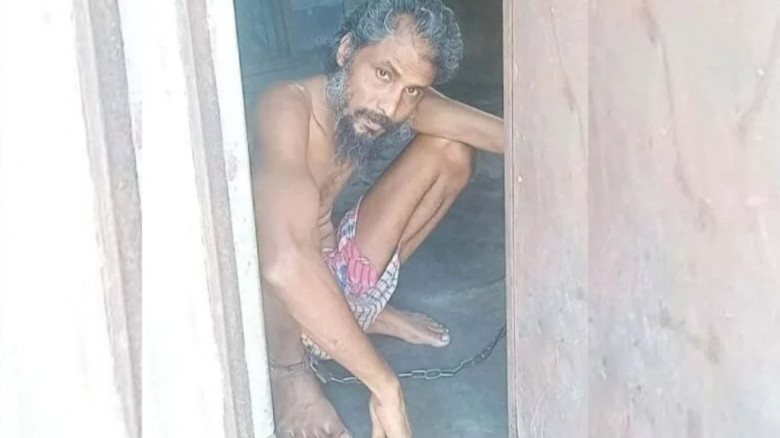 কুমিল্লা ২০ বছর শিকলে বন্দি আজাদ, মানসিক অসুস্থতা নিয়ে প্রশ্ন