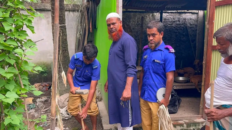 লালমাইয়ে জোরপূর্বক বাড়ির চলাচলের রাস্তা 