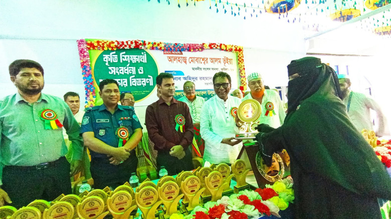 নাঙ্গলকোট আফছারুল উলুম কামিল মাদ্রাসায় কৃতি শিক্ষার্থী সংবর্ধনা