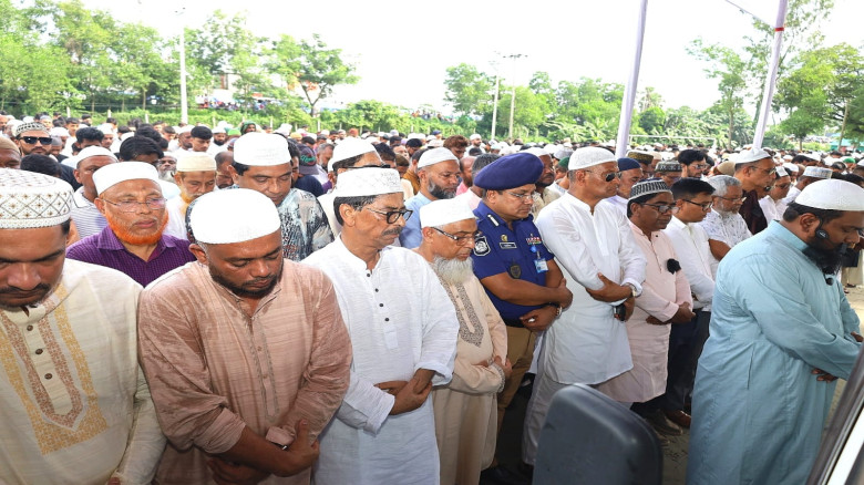 কুমিল্লায় কৃষি মন্ত্রীর মায়ের জানাজা অনু
