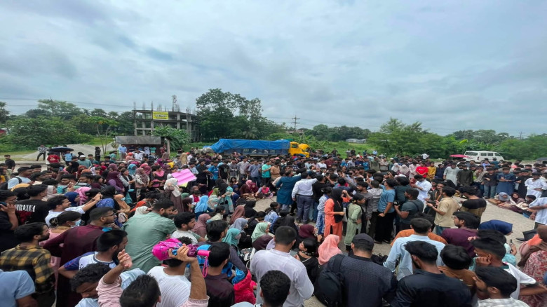 অপ্রতিম হ'ত্যার বিচারের দাবিতে ঢাকা-চট্ট