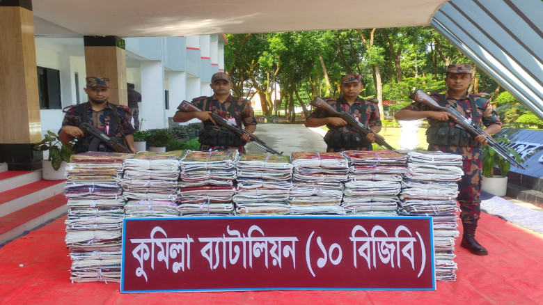 কুমিল্লায় ৭৪ লাখ টাকার ভারতীয় শাড়ি আটক