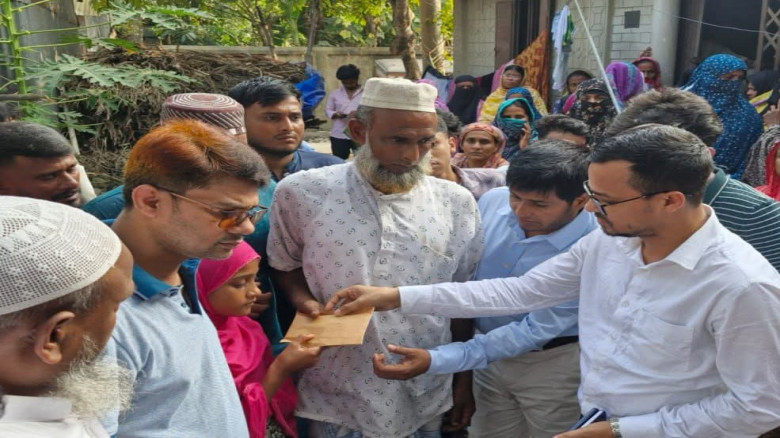মেঘনায় ট্রলার দুর্ঘটনায় ক্ষ'তিগ্রস্ত পরিবারকে হোমনা প্রশাসনের আর্থিক সহায়তা