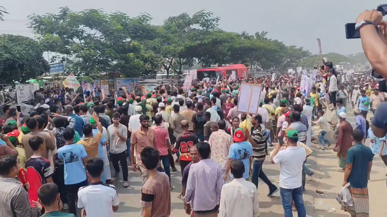 প্রধানমন্ত্রী তারেক রহমানকে বরণে কুমিল্ল