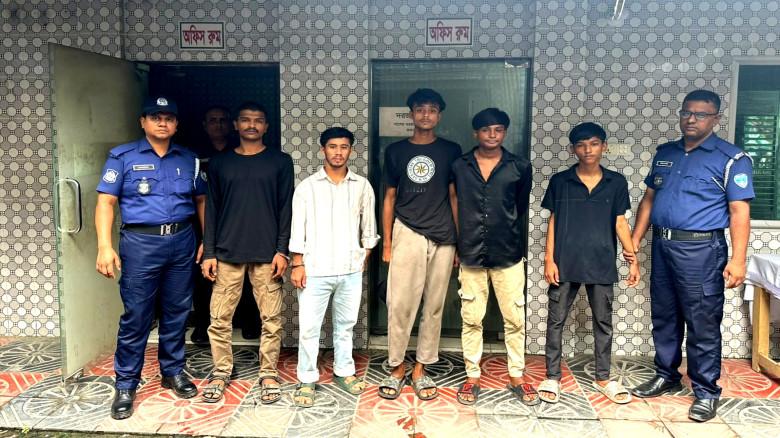 কুমিল্লায় ৩ থানায় ৩ কিশোর গ্যাং'য়ের ৫ মূ