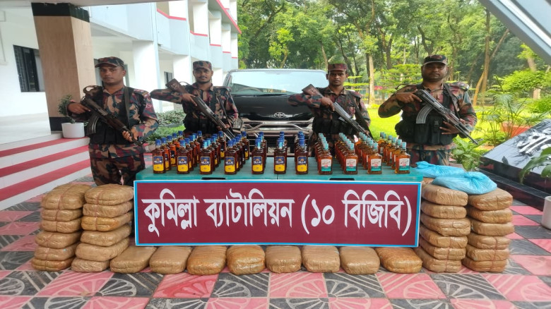 চৌদ্দগ্রামে মাইক্রোবাসে ৮৯ কেজি গাঁ'জা ও ৬০ বোতল ম'দ উদ্ধার