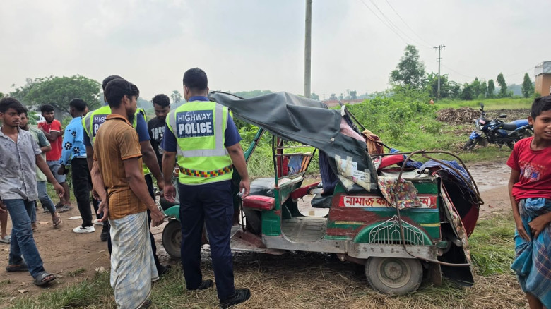 নানীর সা‌থে শেষ দেখাটা হ‌লো না আরমা‌নের, সড়কেই গেল প্রাণ