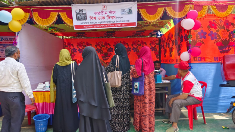 কুবিতে চিঠি লিখন উৎসবে অপ্রতিমকে উৎসর্গ করে স্টল