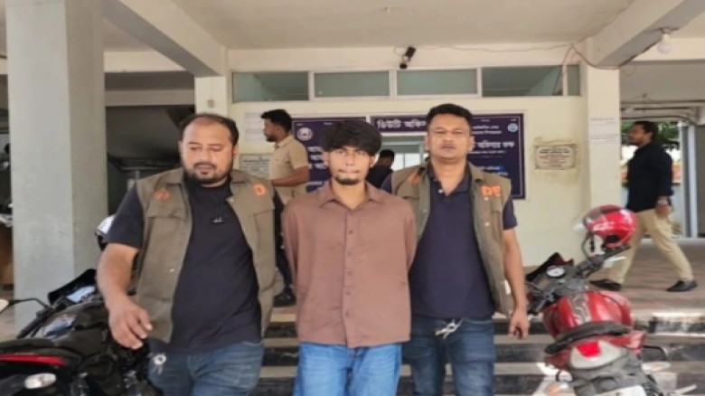 তাজমিন হ'ত্যা: কথিত প্রেমিক রাজুকে কুমিল্লা পুলিশের কাছে হস্তান্তর
