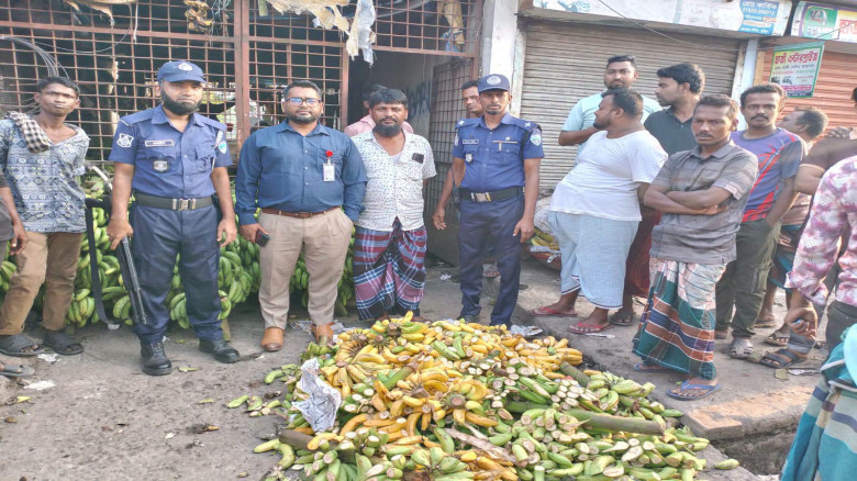 কুমিল্লায় রাসায়নিক দিয়ে কলা পাকানোর দায়ে জরিমানা