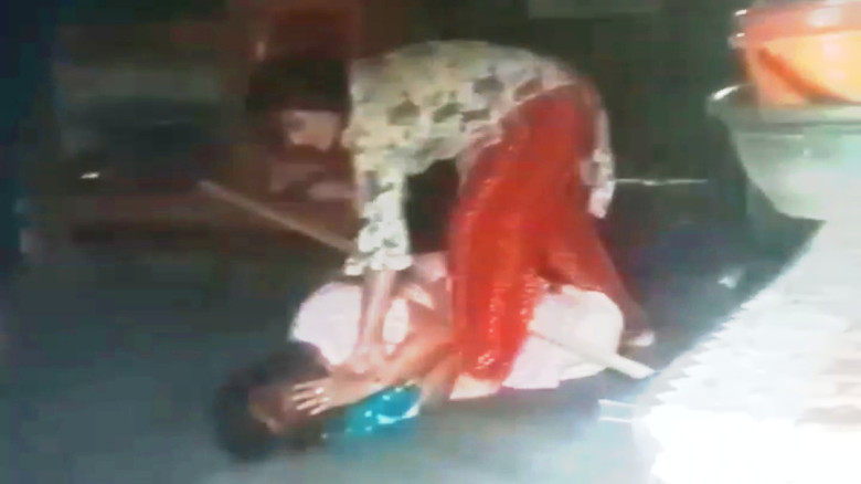 ব্রাহ্মণপাড়ায় শাশুড়িকে পিটিয়ে অচেতন, আটক পুত্রবধূ