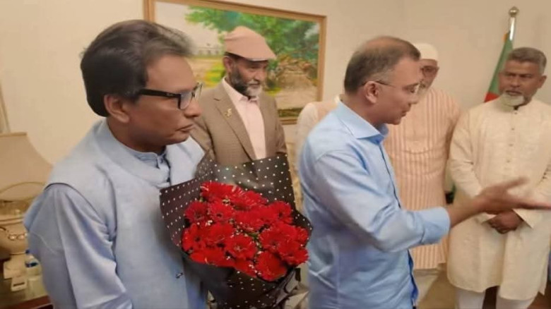 ৮ মাসে মন্ত্রীদের কাছ থেকে কোনো সুবিধা প